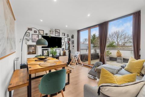 2 bedroom flat for sale, Homesdale Road, BR2