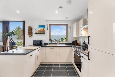 2 bedroom flat for sale, Homesdale Road, BR2