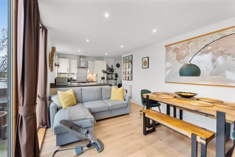 2 bedroom flat for sale, Homesdale Road, BR2
