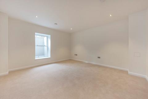 2 bedroom flat to rent, Goldhawk Road, London W12