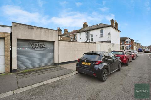 undefined, De Vere Gardens, Ilford, IG1