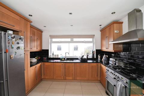 undefined, De Vere Gardens, Ilford, IG1