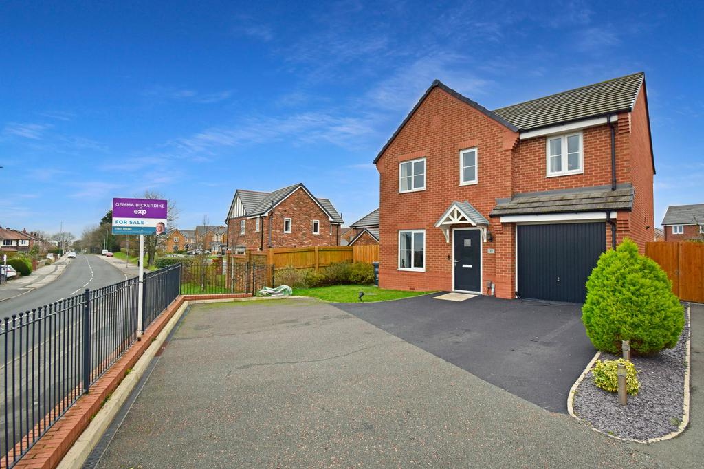 Llama Close, Leyland PR25 4 bed detached house for sale - £290,000