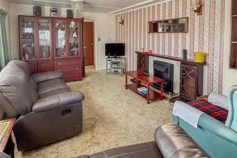 2 bedroom park home for sale, Thornlea Court, Littlehampton BN17