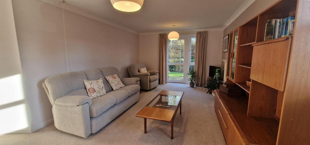 Living and dining room  (2)