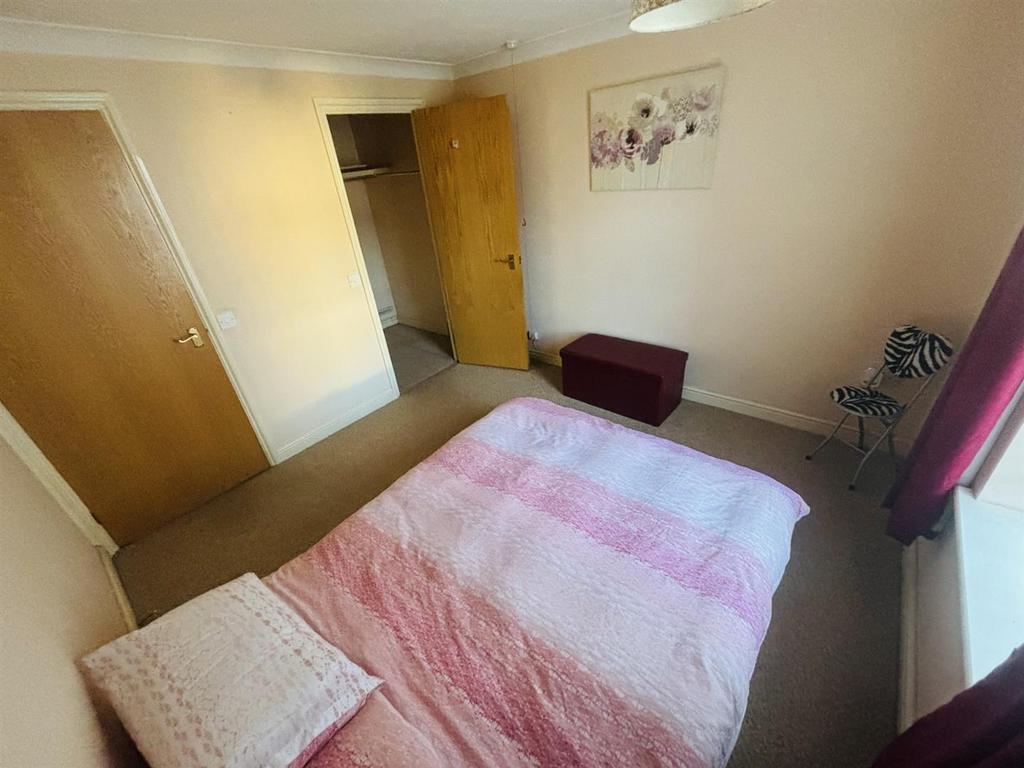 Bedroom...jpg