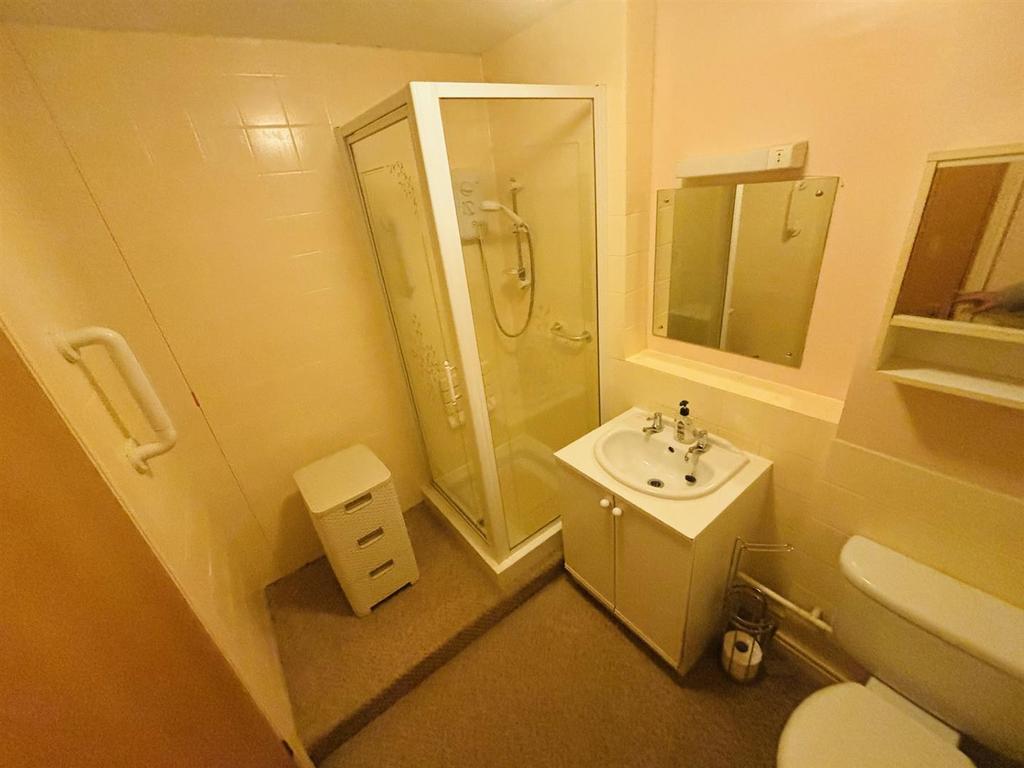 Bathroom.jpg