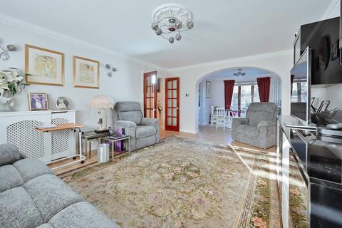 2 bedroom flat for sale, The Cloisters, Bushey, WD23