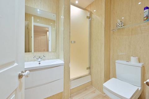 2 bedroom flat for sale, The Cloisters, Bushey, WD23