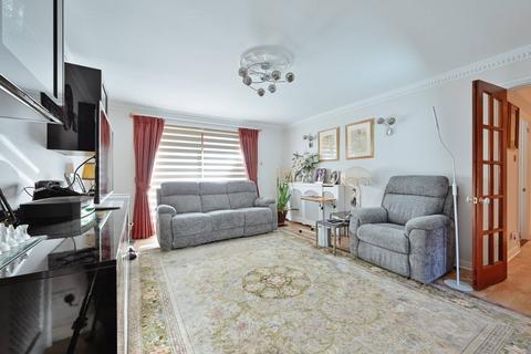 2 bedroom flat for sale, The Cloisters, Bushey, WD23