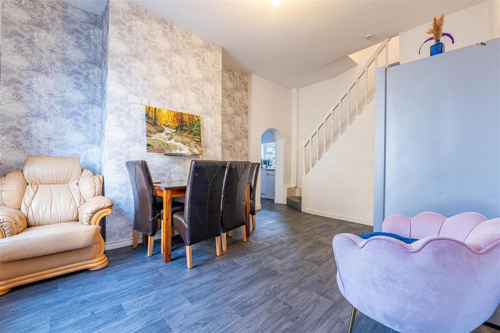 Lounge/Dining Room