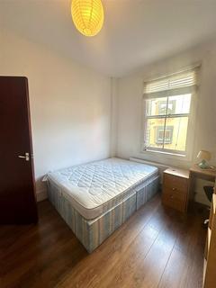 1 bedroom in a house share to rent, Ford Square, London