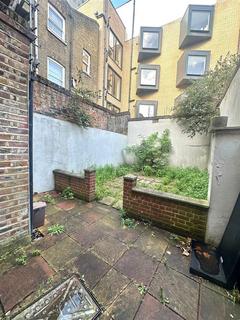 1 bedroom in a house share to rent, Ford Square, London