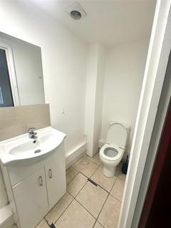 1 bedroom in a house share to rent, Ford Square, London