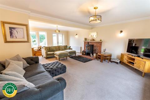 6 bedroom detached house for sale, The Sycamores, Scawthorpe, Doncaster