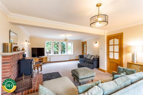 6 bedroom detached house for sale, The Sycamores, Scawthorpe, Doncaster