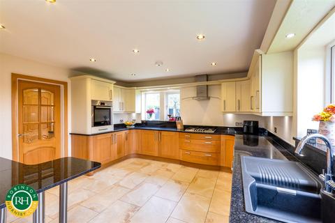 6 bedroom detached house for sale, The Sycamores, Scawthorpe, Doncaster