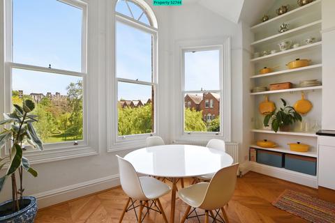 3 bedroom flat to rent, Fairhazel Gardens, London, NW6