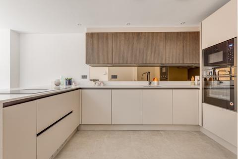 3 bedroom flat for sale, Alma Road, London