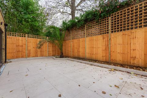 3 bedroom flat for sale, Alma Road, London