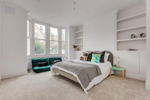3 bedroom flat for sale, Alma Road, London