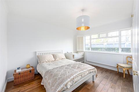 3 bedroom flat to rent, St. Leonards Court, St. Leonards Road, London