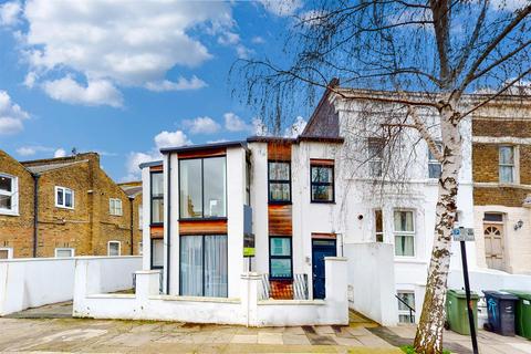 House share to rent, Medwin Street, Clapham