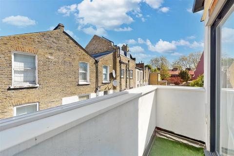 House share to rent, Medwin Street, Clapham
