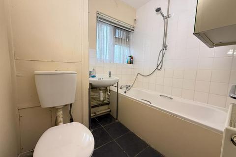 1 bedroom flat for sale, Green Lane, Ilford
