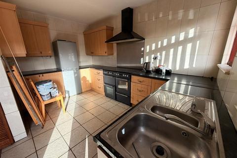 3 bedroom end of terrace house for sale, Arundale Close, Hyde SK14