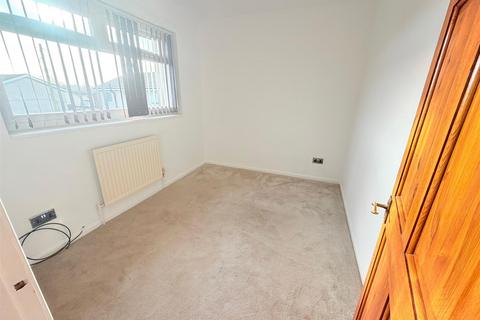 3 bedroom end of terrace house for sale, Arundale Close, Hyde SK14