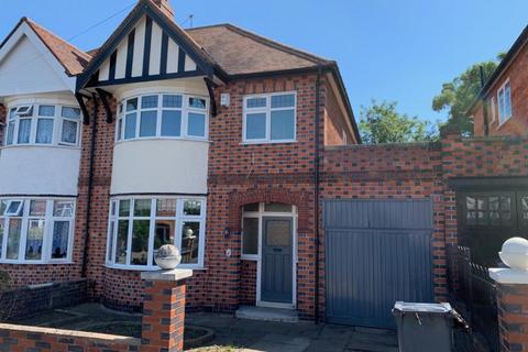 3 bedroom semi-detached house to rent, Kingswood Avenue, Leicester LE3