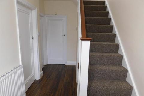 3 bedroom semi-detached house to rent, Kingswood Avenue, Leicester LE3