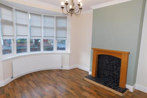 3 bedroom semi-detached house to rent, Kingswood Avenue, Leicester LE3