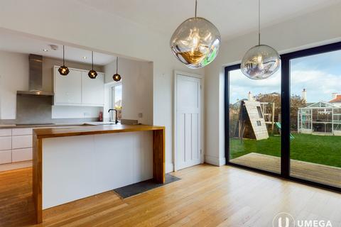 4 bedroom detached house to rent, Duddingston Gardens South, Duddingston, Edinburgh, EH15