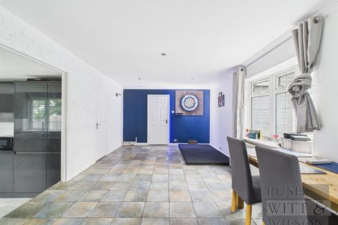 5 bedroom detached house for sale, Rye Road, Hastings