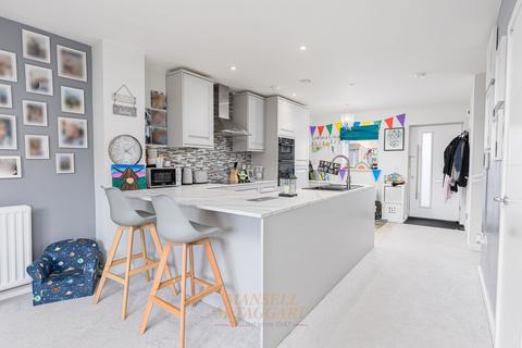 2 bedroom end of terrace house for sale, Stanford Brook Way, Crawley RH11