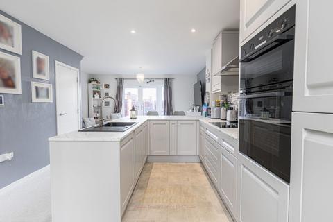 2 bedroom end of terrace house for sale, Stanford Brook Way, Crawley RH11