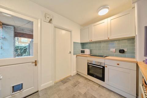2 bedroom flat for sale, Oakhurst Grove, London SE22