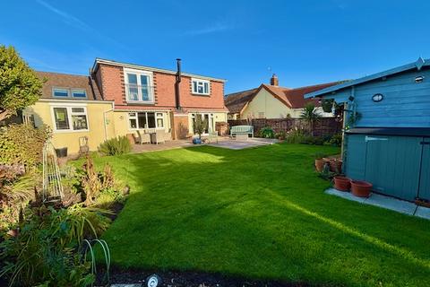 3 bedroom detached house for sale, Lewis Road, Selsey