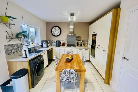 3 bedroom end of terrace house for sale, Trevenson Park, Pool, TR15
