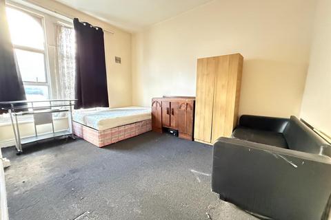 2 bedroom flat for sale, Telegraph Mews, Goodmayes