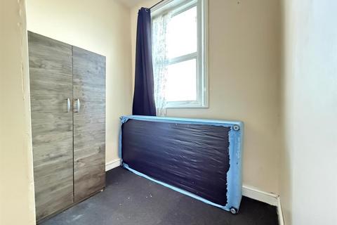 2 bedroom flat for sale, Telegraph Mews, Goodmayes