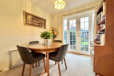 4 bedroom semi-detached house for sale, North Cliffe Drive, Bradford BD13