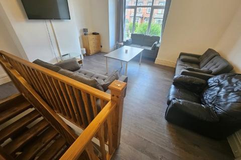 7 bedroom terraced house to rent, Brudenell Avenue, Hyde Park, Leeds, LS6 1HD