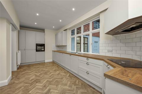 6 bedroom detached house to rent, Birds Hill Road, Oxshott, Leatherhead, Surrey, KT22