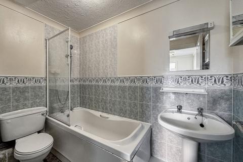 undefined, A Well-Presented One Bedroom First Floor Apartment with No Onward Chain