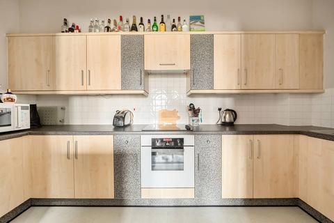 1 bedroom flat for sale, Regents Court, Kingston, Kingston upon Thames, KT2