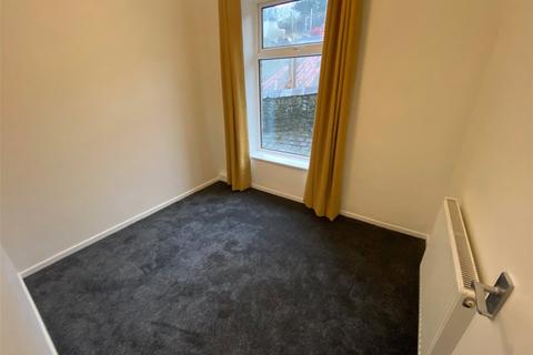2 bedroom terraced house to rent, Stockport Road, Ashton-under-Lyne OL5