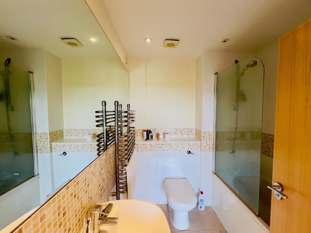 En suite bathroom/wc